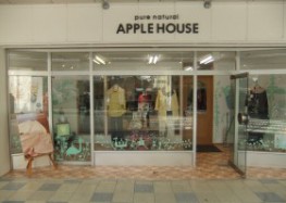 APPLE HOUSE 1